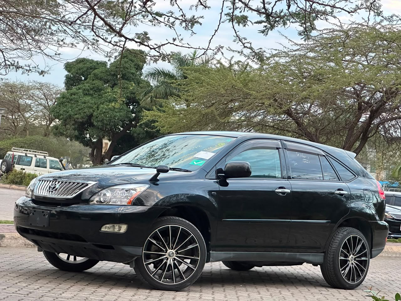 Toyota Harrier 240G thumbnail 2